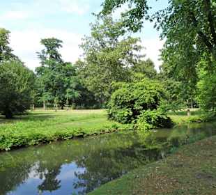 Spaziergang durch die sommerlichen Graftanlagen