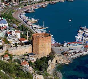 Blick von der Burg auf den Roten Turm