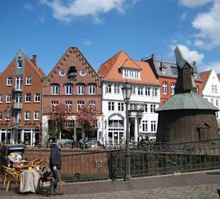 Alter Hansehafen - Häuser Wasser Ost + Kran