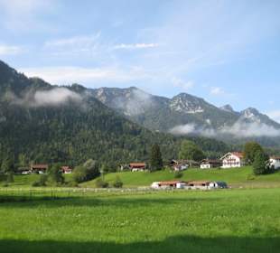 Nebelschleier über den Bergen