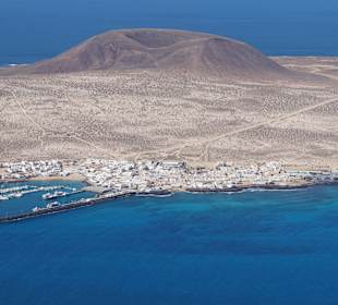 Lanzerote mit seinen vielen Kratern.