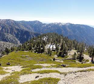 Горы Сан-Габриэль - позади земля, впереди небо