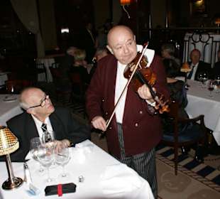 Der Zigeuner spielt ein Solo