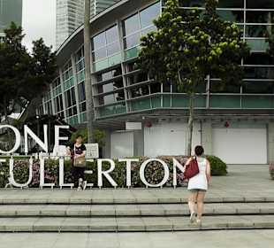 Auf dem Platz vorm Marina Bay