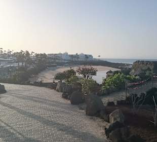 Playa Flamingo, Promenade 