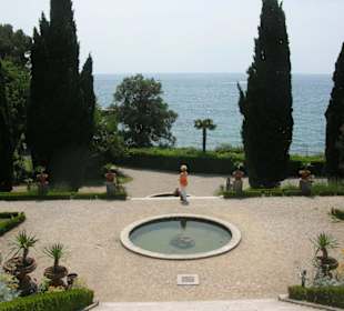 Il giardino scende al mare