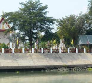 Flußfahrt um die Insel