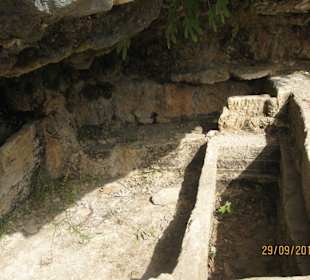 Alte Höhlen-Gräber