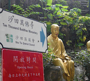 Eingangsschild der 10.000 Buddhas