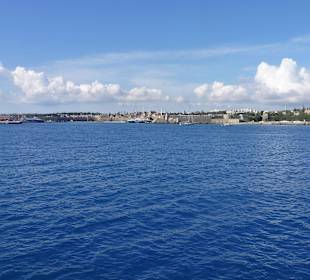 Vom Schiff aus Blick auf Rhodos Stadt