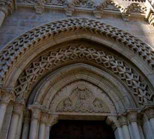 Steinmetzarbeiten an einem