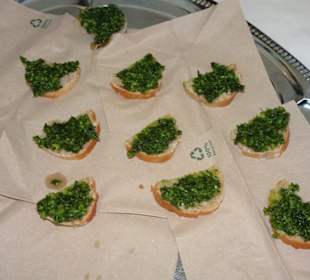 Zur Verkostung: Grünkohl-Pest bei Hallo Grünkohl