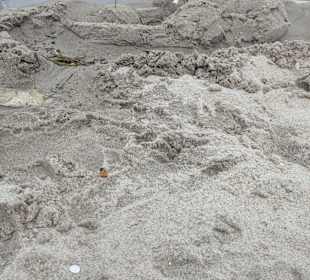 Strand in Zingst mit Sandburg 