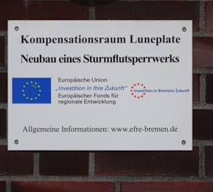 Infotafel am Sturmflutsperrwerk