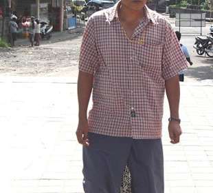 Jonli im Sarong am Pura Besakih