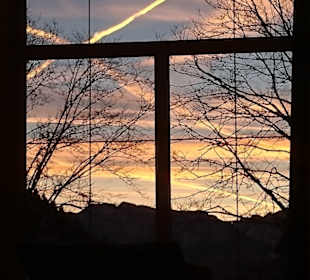 Außenansicht vom Pool aus in den frühen Morgenstun