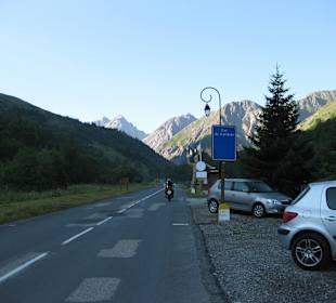 Galibier, der Aufstieg beginnt am Ortsende 