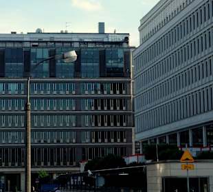 Warszawska giełda / Dom Partii