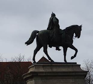 Karlsplatz vor dem Alten Schloss