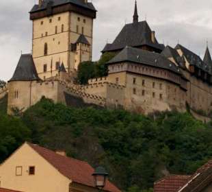 Nedaleký Karlštejn
