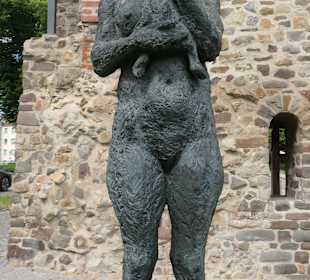 Mutter und Kind von Sabine Grzimek in Magdeburg