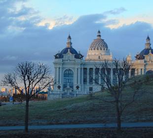 Закат на фоне Дворца