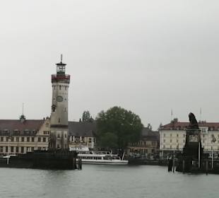 Hafeneinfahrt von Lindau mit Löwe und Leuchtturm