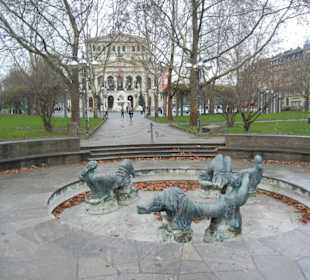 Marshall Brunnen, Taunusanlage/Opernplatz