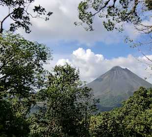 Blick auf den Arenal Vulkan während der Tour