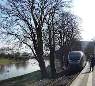 Bahnhof und Weser