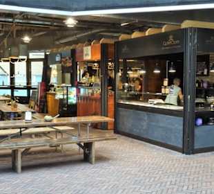 Rundgang durch die Markthalle Acht