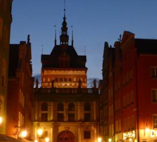 Das Goldene Tor von der Langgasse aus gesehen