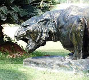 Plastik auf dem Palast-Gelände