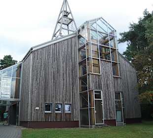Holzkirche von Außen 