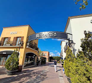 Festival Park Outlet Center