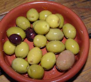 Oliven zum Aperitif