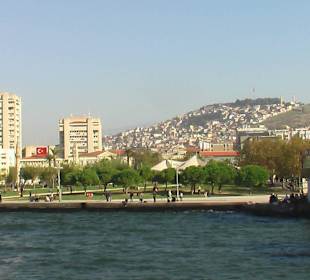 Blick vom Boot nach Izmir
