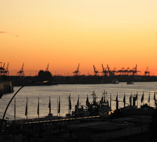 Orangefarbene Idylle am Elbufer