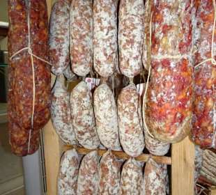 Das Salami-Angebot der Metzgerei