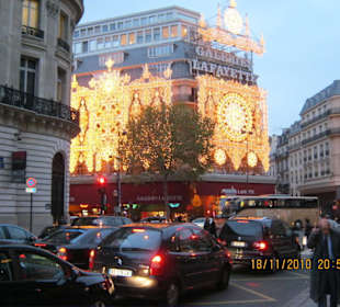 Иллюминация на универмаге