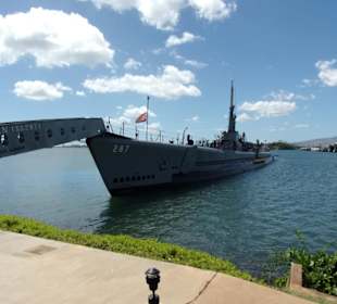 U Boot liegt vor Anker