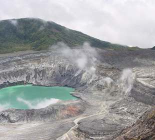 Laguna en crater