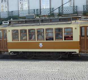 Historische Straßenbahn in Porto