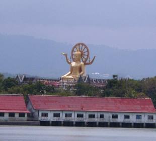 Blick auf Big Buddha vom Strand