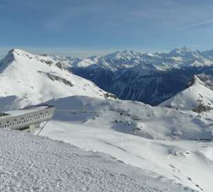 Blick vom Gipfel zur Station