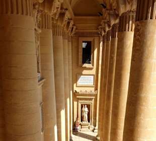 Blick auf die Säulen