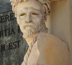 Ansichten des Siegesdenkmals in Bozen