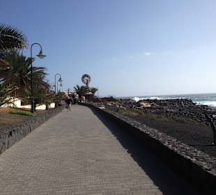 Tolle Wege am Strand entlang