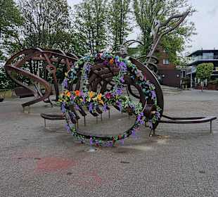 Wal geschmückt mit Blumen