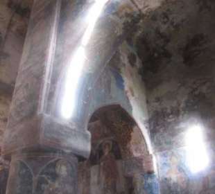 Säulen mit Fresken (2)